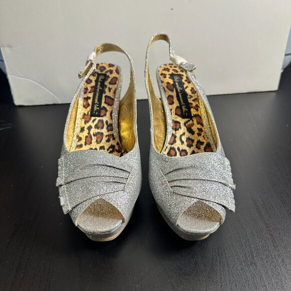 But Another Innocent Tale Sparkly Silver NWOT Platform Heels Size 8 Glitter - Picture 2 of 14